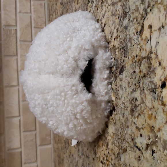 Zara White Faux Fur Sherpa Fleece Baseball Cap.  - Picture 3 of 8